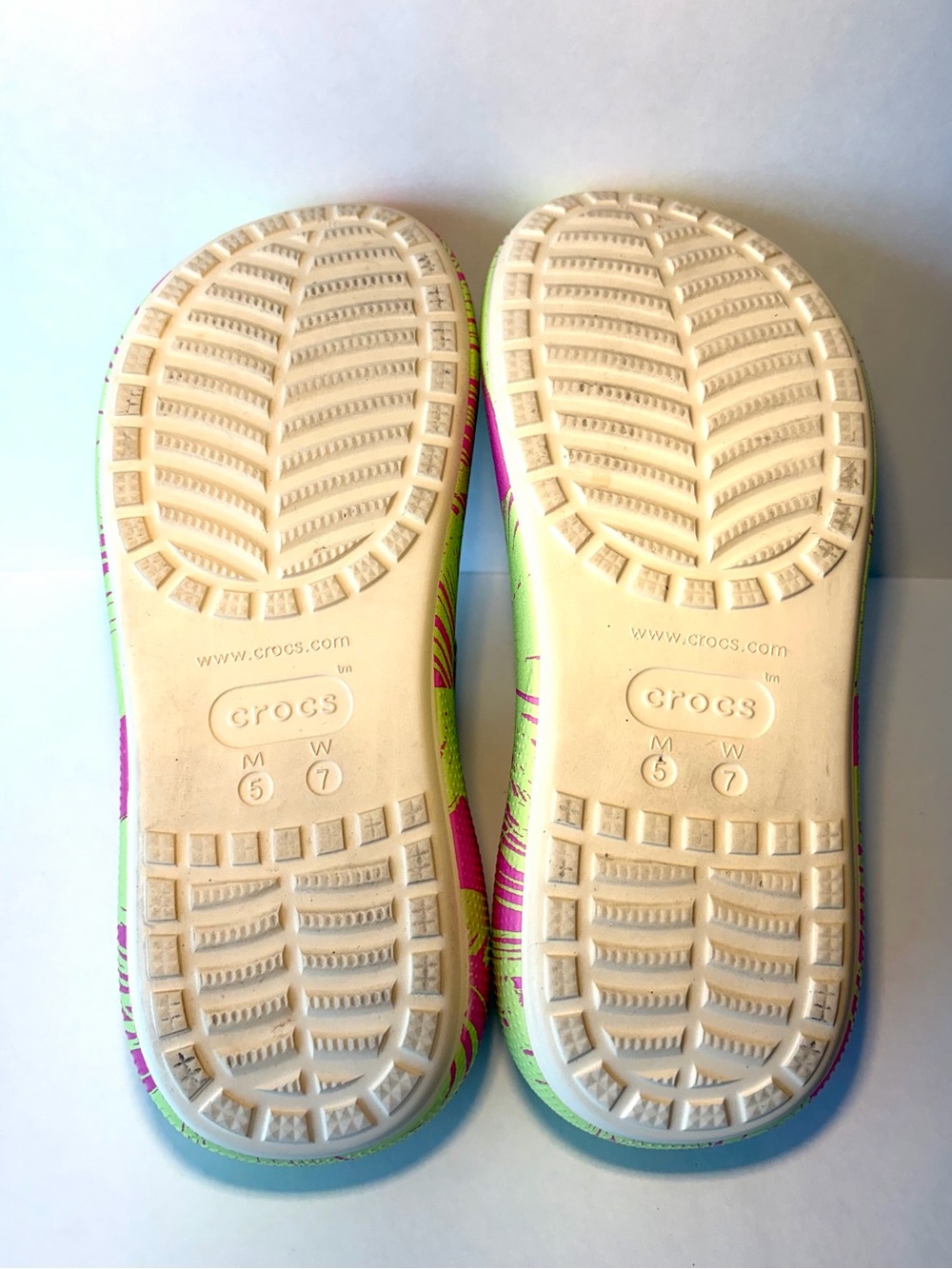 CROCS - 7 Classic Spring Break Crush Platform Lime Slip On Sandals - Picture 7 of 8